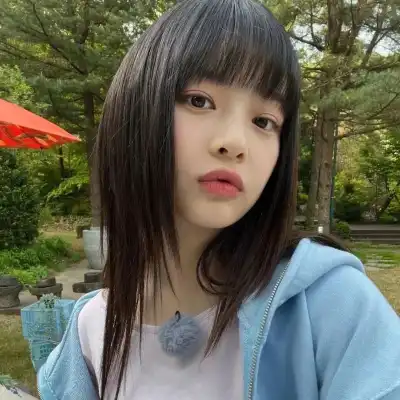 钟由希